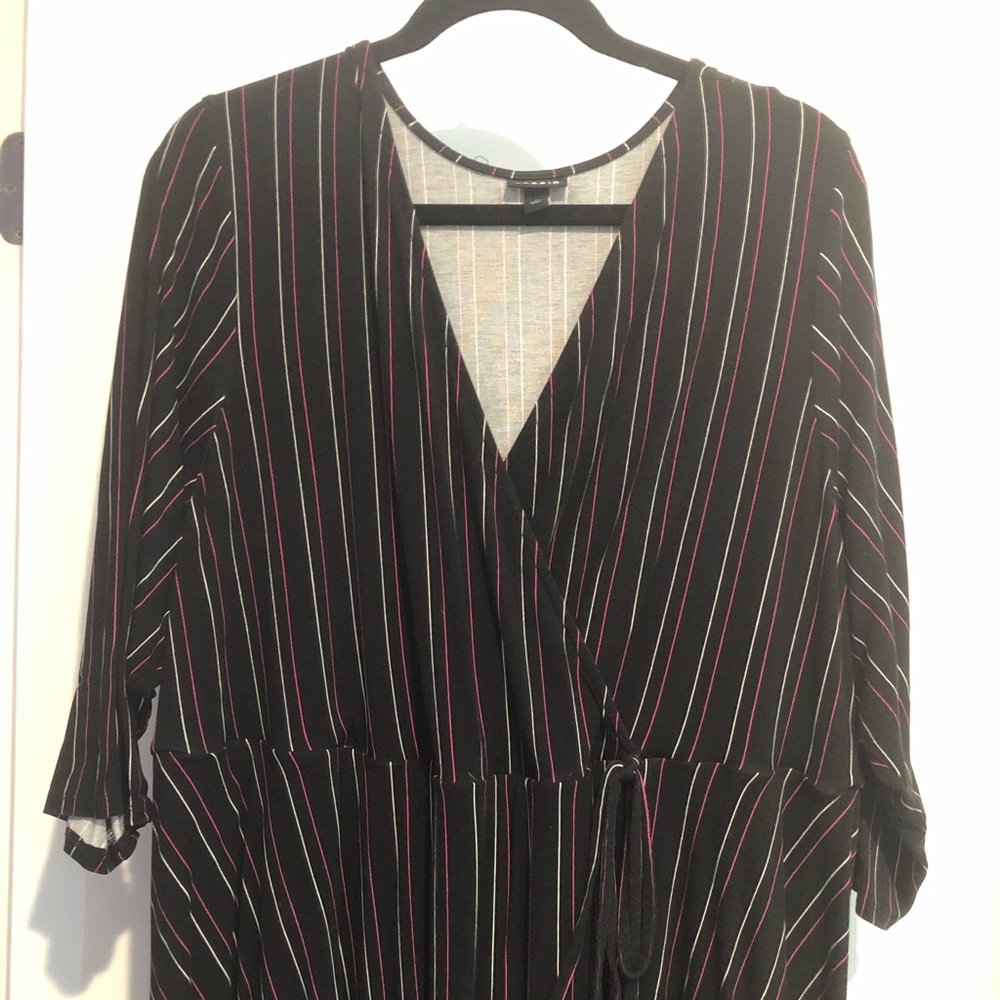 Torrid 3/4 Sleeve Wrap black w/stripes SZ 4
